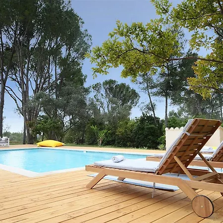 Hébergement de vacances And Pavilion With Pool At Pic Saint-loup