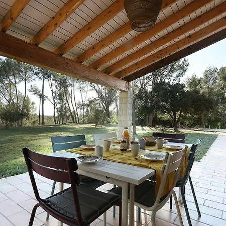 Hébergement de vacances And Pavilion With Pool At Pic Saint-loup